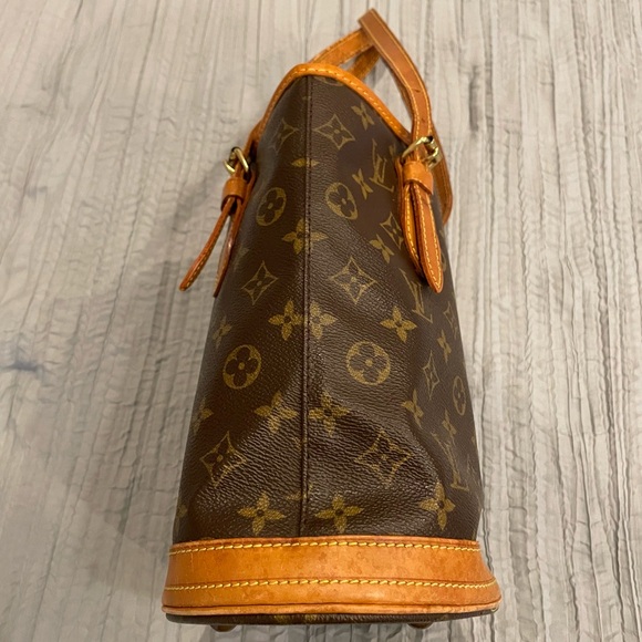 Genuine Vintage Louis Vuitton Bucket bag PM
Height 10.5” width 6.25” base 8.75” - Picture 9 of 16